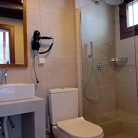Annousa's House & فندق لايميناس