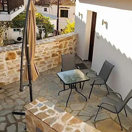 Annousa's House &